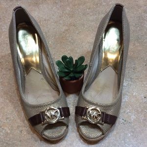 MICHAEL MICHAEL KORS GOLD ESPADRILLE WEDGES